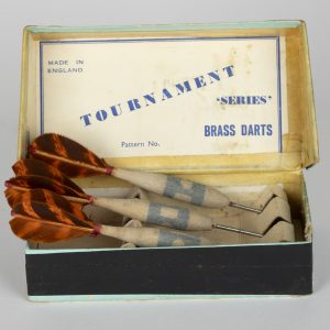 Lot de 2 boîtes de fléchettes vintage – Made in England