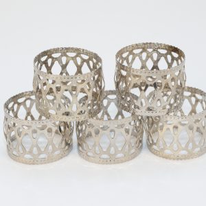 Lot de 5 ronds de serviettes anciens en métal argenté ajouré