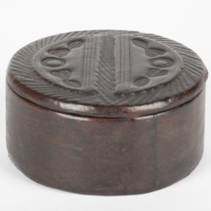 Boîte ronde en cuir gravé