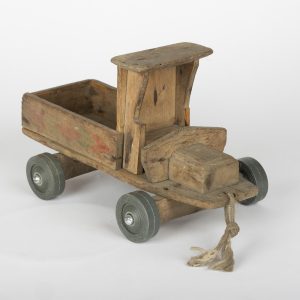 Camion en bois vintage