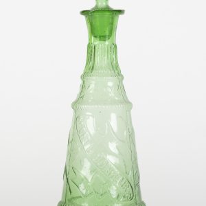 Carafe en verre vert avec inscription moulée “Porte Bonheur” – Style Legras (Fin