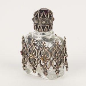 Mini flacon de parfum ancien en verre et métal – Style Art nouveau – Décor stras