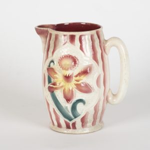 Pichet ancien en faïence - Fin XIXe siècle - Motif floral en relief