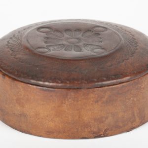 Boîte en cuir gravée vintage