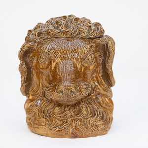 Boîte ancienne en barbotine – Tête de caniche – L’Italienne,Beauvais (Oise).