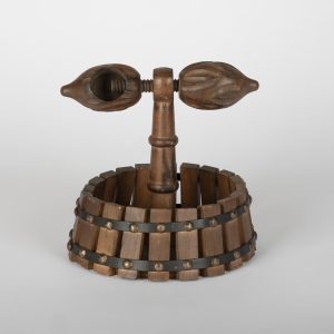 Casse-noix en bois sculpté en forme de pressoir