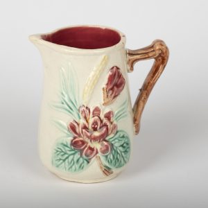 Petit Pichet en Barbotine - Motif Floral et Intérieur Bordeaux