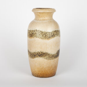 Vase Scheurich Keramik West Germany beige à bandeaux bruns texturés, vu de face.