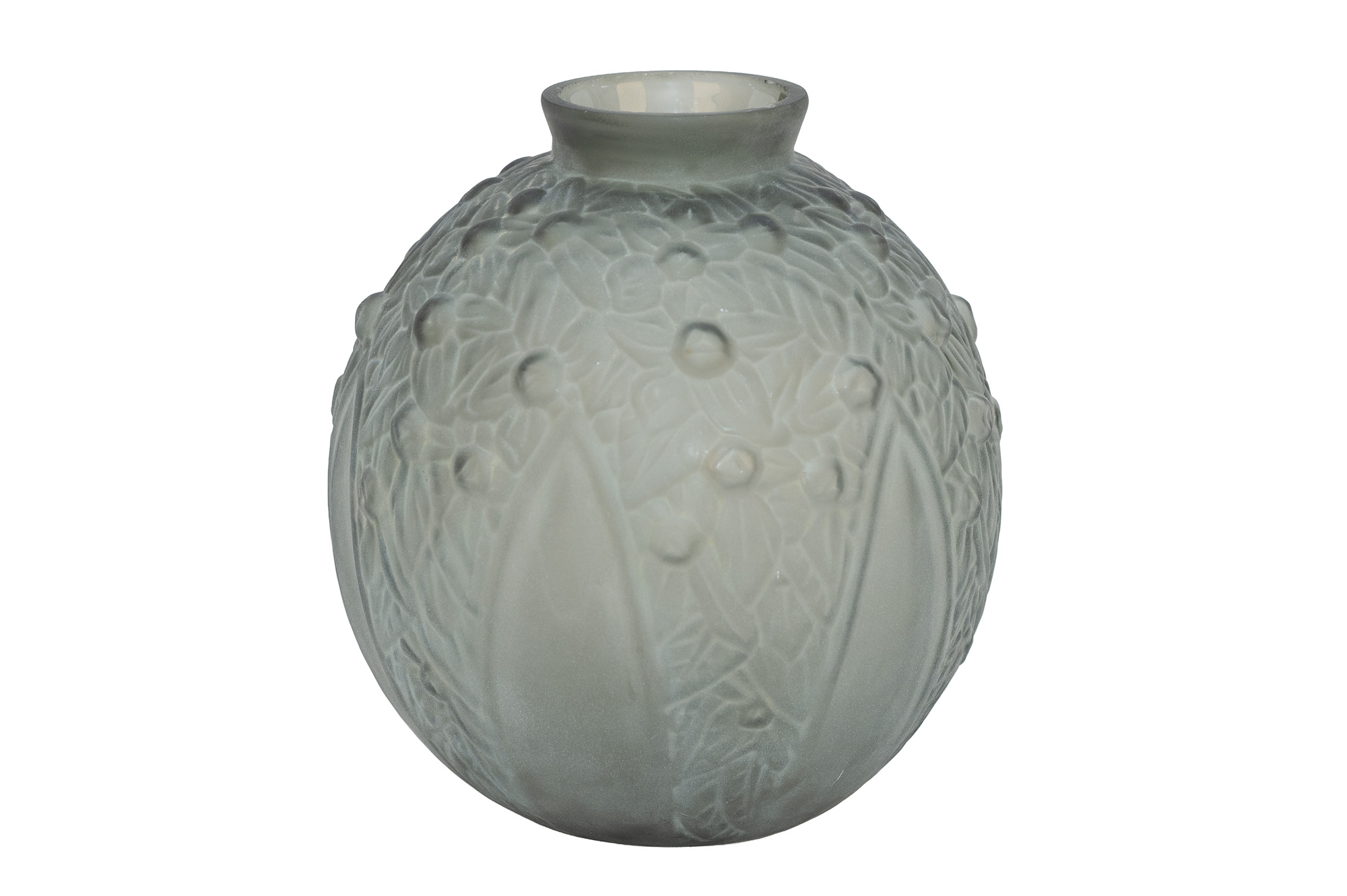 Grand vase boule Art Déco en verre sablé à décor floral en relief, présenté sur fond blanc.