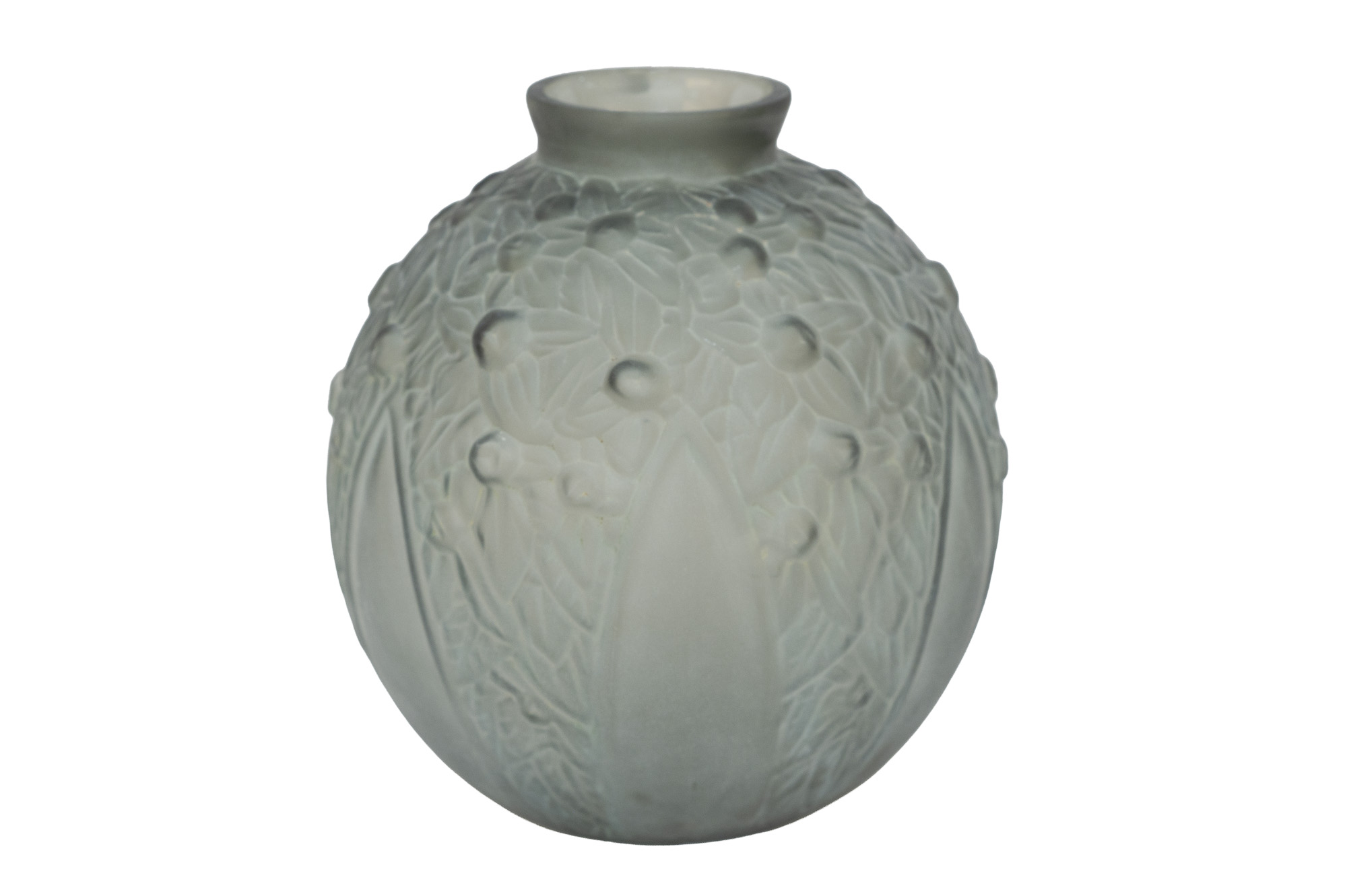 Grand vase boule Art Déco en verre sablé, décor de fleurs et feuillages en relief, vue de face.